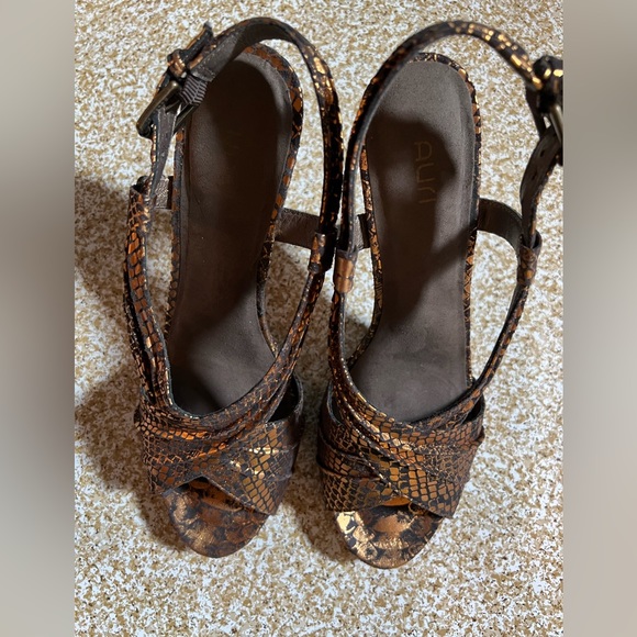 Women’s shoes bronze & gold size 40/10 handcrafted Italian-Prom Homecoming - Picture 2 of 9